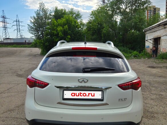 2010 Infiniti FX FX37 II (S51), белый - вид 6