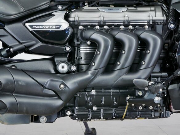 2021 Triumph Rocket 3, чёрный, 1899000 рублей - вид 9