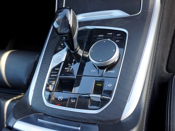 2019 BMW X7 40i I (G07), белый, 5000000 рублей - вид 20