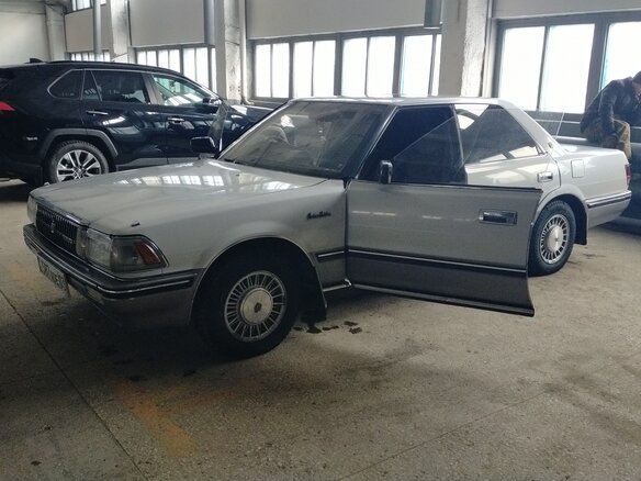 1988 Toyota Crown VIII (S130), серый, 700000 рублей - вид 10