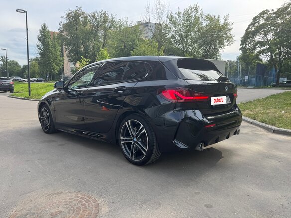 2021 BMW 1 серии 120i III (F40), чёрный, 3850000 рублей - вид 4