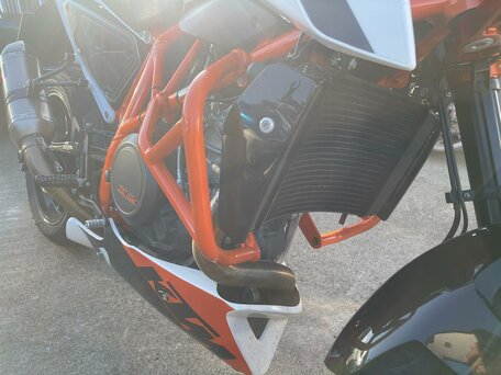 2014 KTM 690 Duke R, белый, 670000 рублей, вид 5