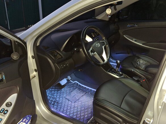 2012 Hyundai Solaris I, серебристый, 1100000 рублей - вид 6