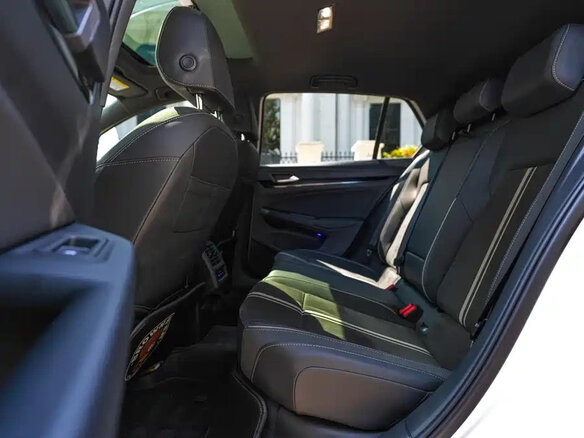 2022 Volkswagen Golf VIII, белый, 1710000 рублей - вид 15