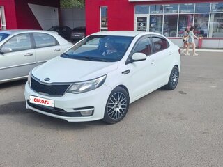 2015 Kia Rio III Рестайлинг, белый, 900000 рублей, вид 1