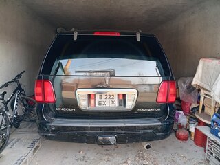 2005 Lincoln Navigator 6-speed II, чёрный, 1200000 рублей, вид 3
