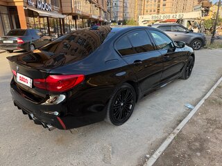 2019 BMW 5 серии 530d xDrive VII (G30/G31/G38), чёрный, 4400000 рублей, вид 3