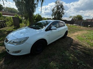 2011 Opel Astra J, белый, 550000 рублей, вид 1