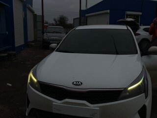 2020 Kia Rio IV Рестайлинг, белый, 1850000 рублей, вид 3