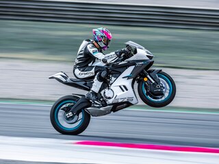 2026 CFMoto 675SR-R, белый, 769410 рублей, вид 3