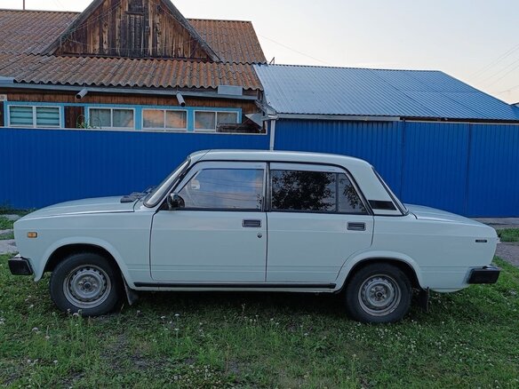 1997 Lada (ВАЗ) 2105, белый, 350000 рублей - вид 3