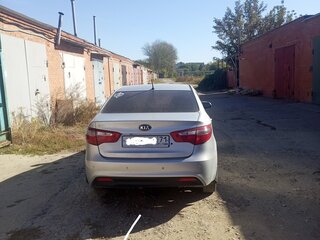 2014 Kia Rio III, серебристый, 700000 рублей, вид 2