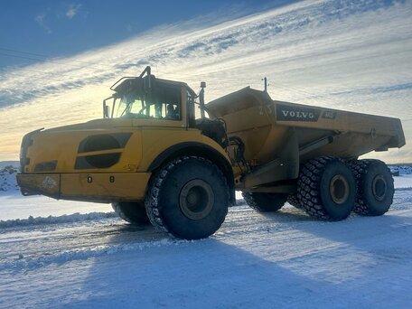 2012 Volvo F-Series, жёлтый, 24000000 рублей, вид 1