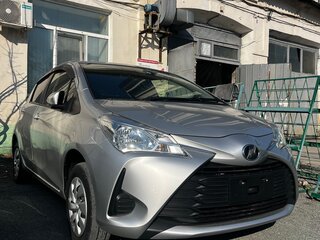 2017 Toyota Vitz III (XP130) Рестайлинг 2, серый, 1100000 рублей, вид 1