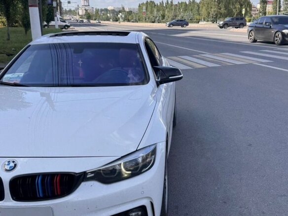 2017 BMW 4 серии Gran Coupe 430i xDrive F32/F33/F36 Рестайлинг, белый, 2800000 рублей - вид 4