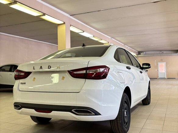 2024 Lada (ВАЗ) Vesta I Рестайлинг (NG), белый, 1513000 рублей - вид 1