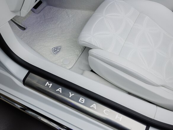 2025 Mercedes-Benz Maybach SL, белый - вид 33