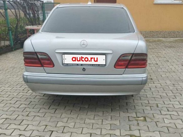 2001 Mercedes-Benz E-Класс 220 II (W210, S210) Рестайлинг, серебристый, 530000 рублей - вид 4