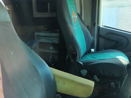 2000 International 9000 Series, золотистый, 1500000 рублей, вид 2