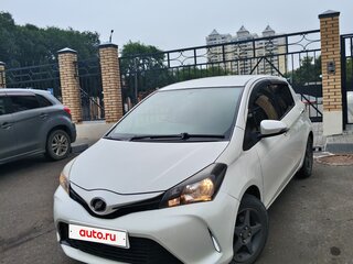 2015 Toyota Vitz III (XP130) Рестайлинг, белый, 700000 рублей, вид 1