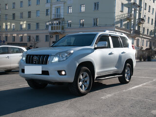 2013 Toyota Land Cruiser Prado 4-speed 150 Series Рестайлинг 1, белый, 3600000 рублей, вид 1