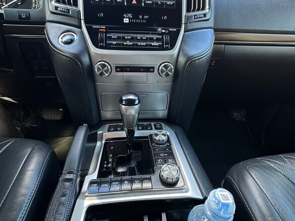 2018 Toyota Land Cruiser 200 Series Рестайлинг 2, чёрный, 6390000 рублей - вид 9