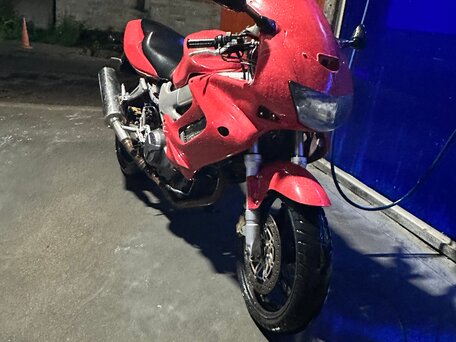 1998 Honda VTR 1000, красный, 275000 рублей, вид 1