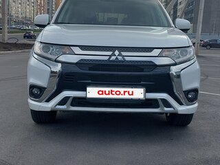 2022 Mitsubishi Outlander III Рестайлинг 3, белый, 2600000 рублей, вид 1