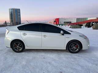 2010 Toyota Prius III (XW30), белый, 1180000 рублей, вид 3