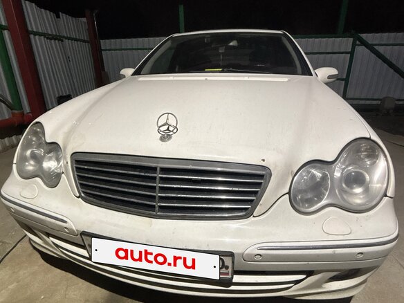 2005 Mercedes-Benz C-Класс 180 II (W203) Рестайлинг, белый, 700000 рублей