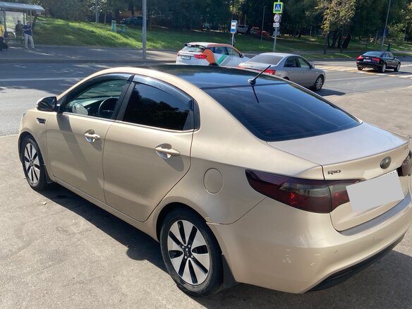 2013 Kia Rio 4-speed III, бежевый, 930000 рублей - вид 14