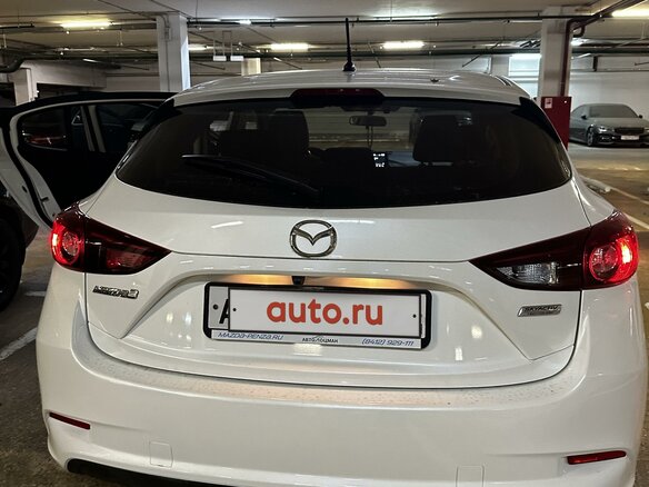 2018 Mazda 3 III (BM) Рестайлинг, белый - вид 3