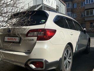 2017 Subaru Outback V Рестайлинг, белый, 2050000 рублей, вид 5