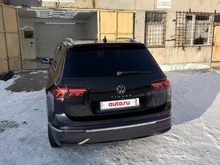 2021 Volkswagen Tiguan II Рестайлинг, чёрный, 2790000 рублей, вид 2