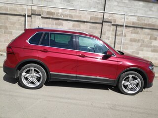 2017 Volkswagen Tiguan II, пурпурный, 2300000 рублей, вид 5