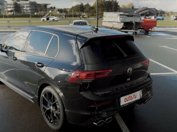 2022 Volkswagen Golf R VIII, чёрный, 4700000 рублей - вид 2