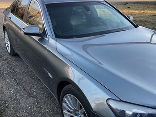 2009 BMW 7 серии 730d V (F01/F02/F04), серебристый, 2300000 рублей, вид 5