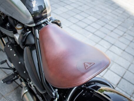 2021 Triumph Bonneville Bobber, чёрный, 1250000 рублей, вид 4