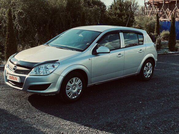 2013 Opel Astra H Рестайлинг, серебристый, 550000 рублей - вид 1