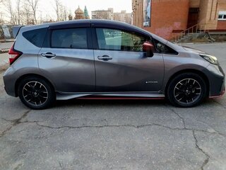 2018 Nissan Note Nismo S e-Power II Рестайлинг, серый, 1440000 рублей, вид 4