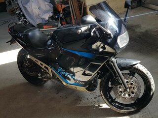 Suzuki GSX 400F Katana