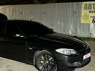 2013 BMW 5 серии 520i VI (F10/F11/F07), чёрный, 1900000 рублей, вид 4