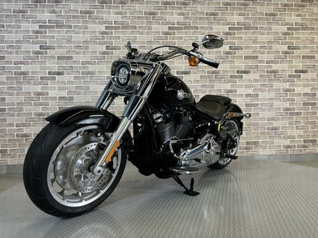 2024 Harley-Davidson Fat Boy, чёрный, 2550000 рублей, вид 2