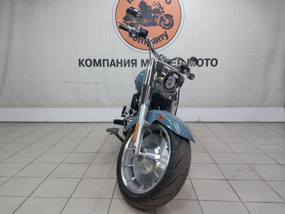 2024 Harley-Davidson Fat Boy, серый, 2599000 рублей - вид 2