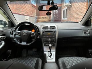 2013 Toyota Corolla X (E140, E150) Рестайлинг, белый, 1500000 рублей, вид 2