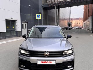 2018 Volkswagen Tiguan II, серебристый, 3000000 рублей, вид 3