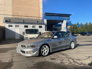 2001 Mitsubishi Galant VIII Рестайлинг, серебристый, 430000 рублей, вид 2