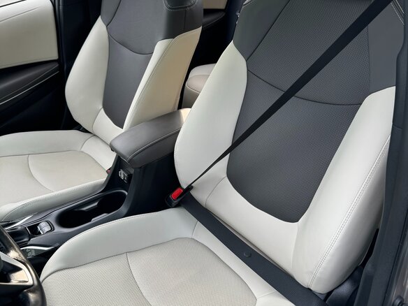 2022 Toyota Corolla XII (E210), коричневый, 1790000 рублей - вид 19