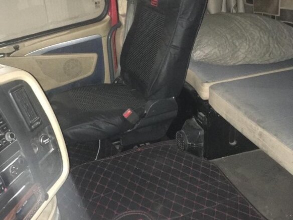 2012 Sinotruk Howo 6X4, красный - вид 2
