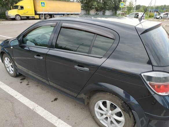 2009 Opel Astra H Рестайлинг, чёрный, 600000 рублей - вид 2